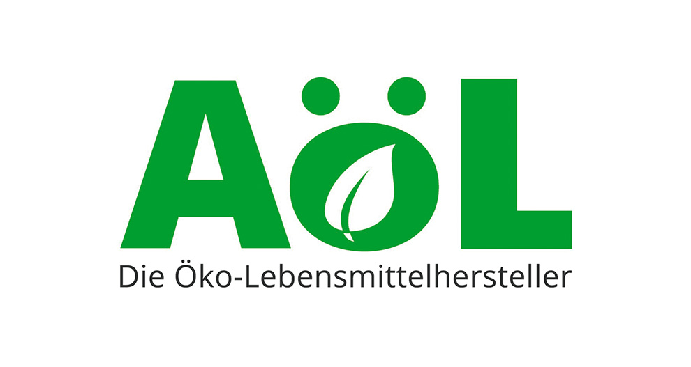 Een groen logo met de letters "AOL" en een wit bladsymbool in het midden van de "O". Onder het logo staat de Duitse zin "Die Öko-Lebensmittelhersteller".